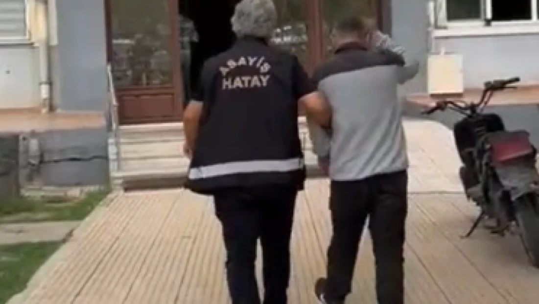 Hatay’da aranan şahıs Erzin’de yakalandı: 4 yıl 9 ay hapis cezası bulunuyordu!