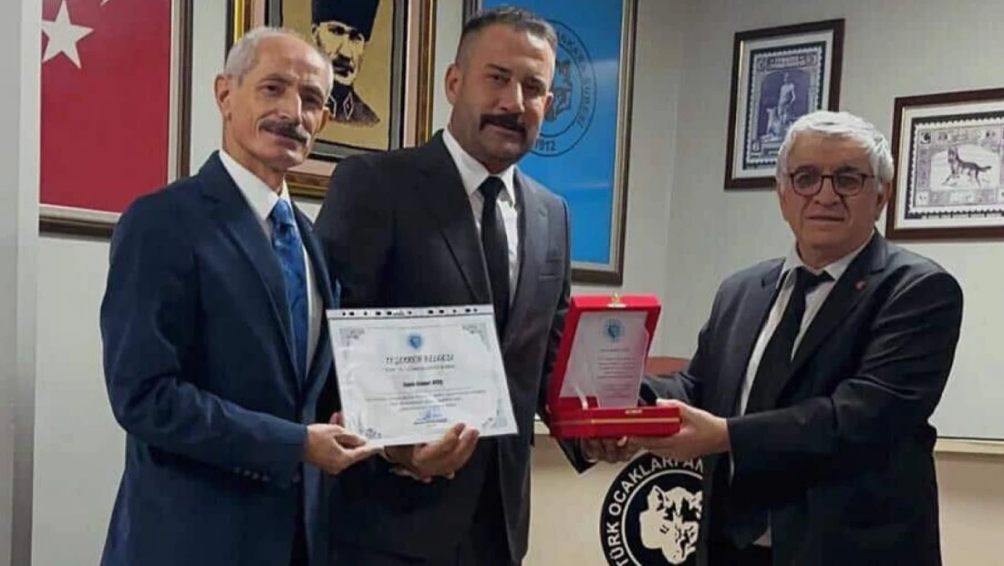 Türk Ocakları’ndan Hataylı İş İnsanı Ahmet Ateş’e ‘Ocağa Hizmet’ Ödülü