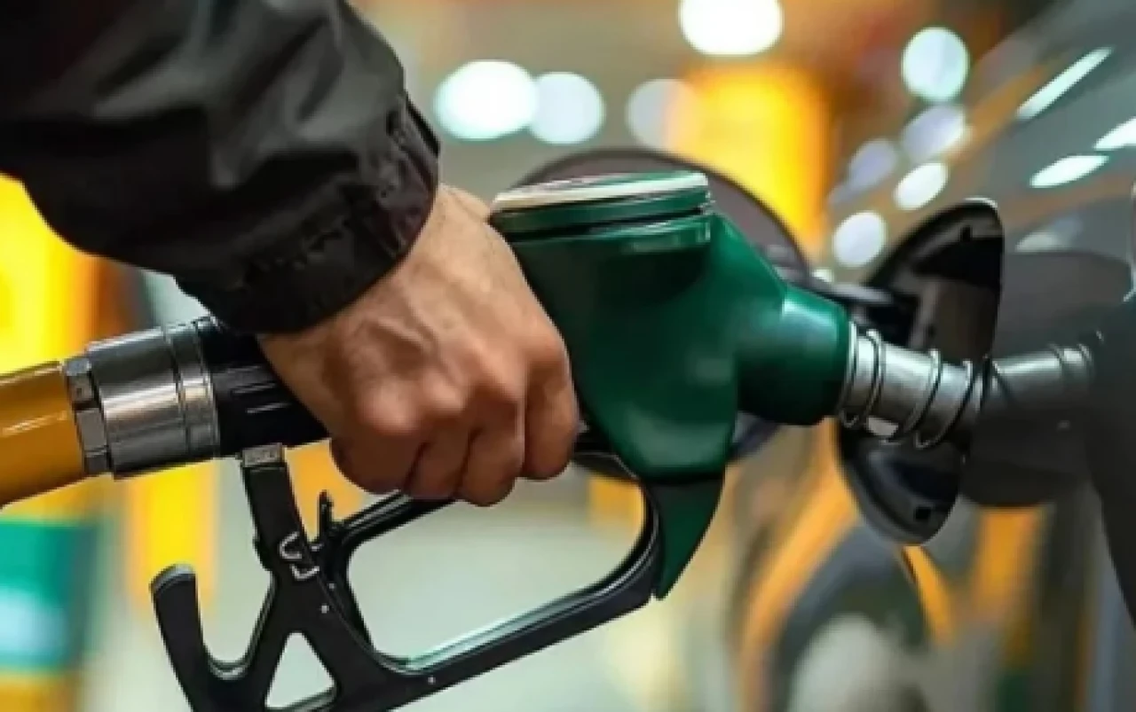 Motorine yeni zam kapıda: 1,08 TL'lik artış salı günü geçerli olacak