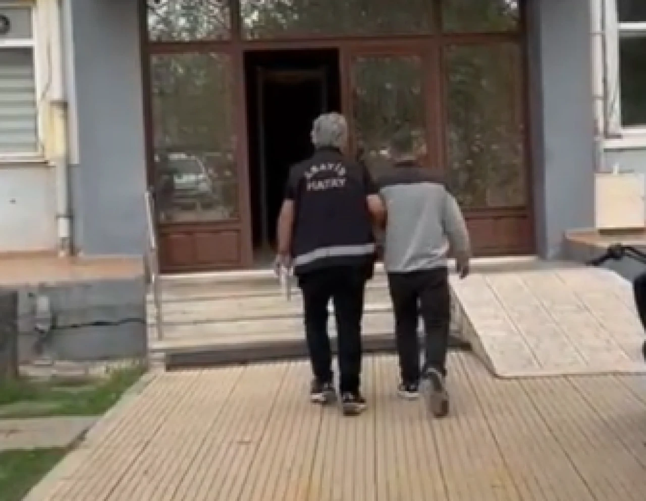 Hatay'da aranan şahıs Erzin'de yakalandı: 4 yıl 9 ay hapis cezası bulunuyordu!