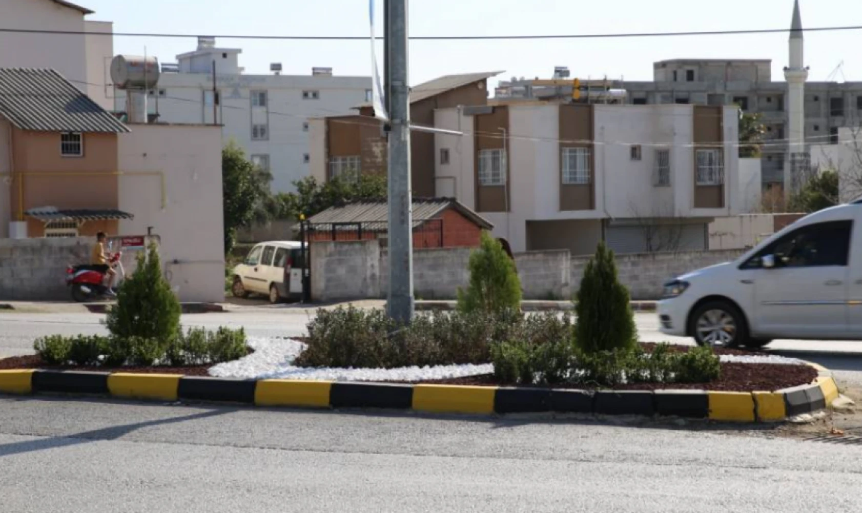 Hatay'ın 2 ilçesinde yol kavşaklarında yenilme çalışması yapıldı!