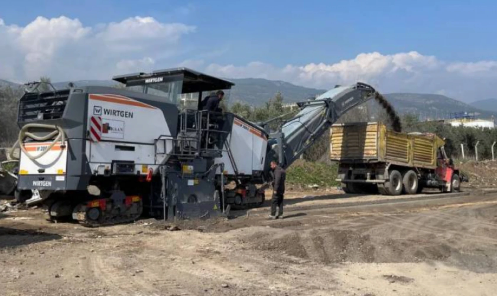Hatay'da bulunan sanayide yollar sıkıntılıydı: 3 bin 600 metrelik çalışma başladı!