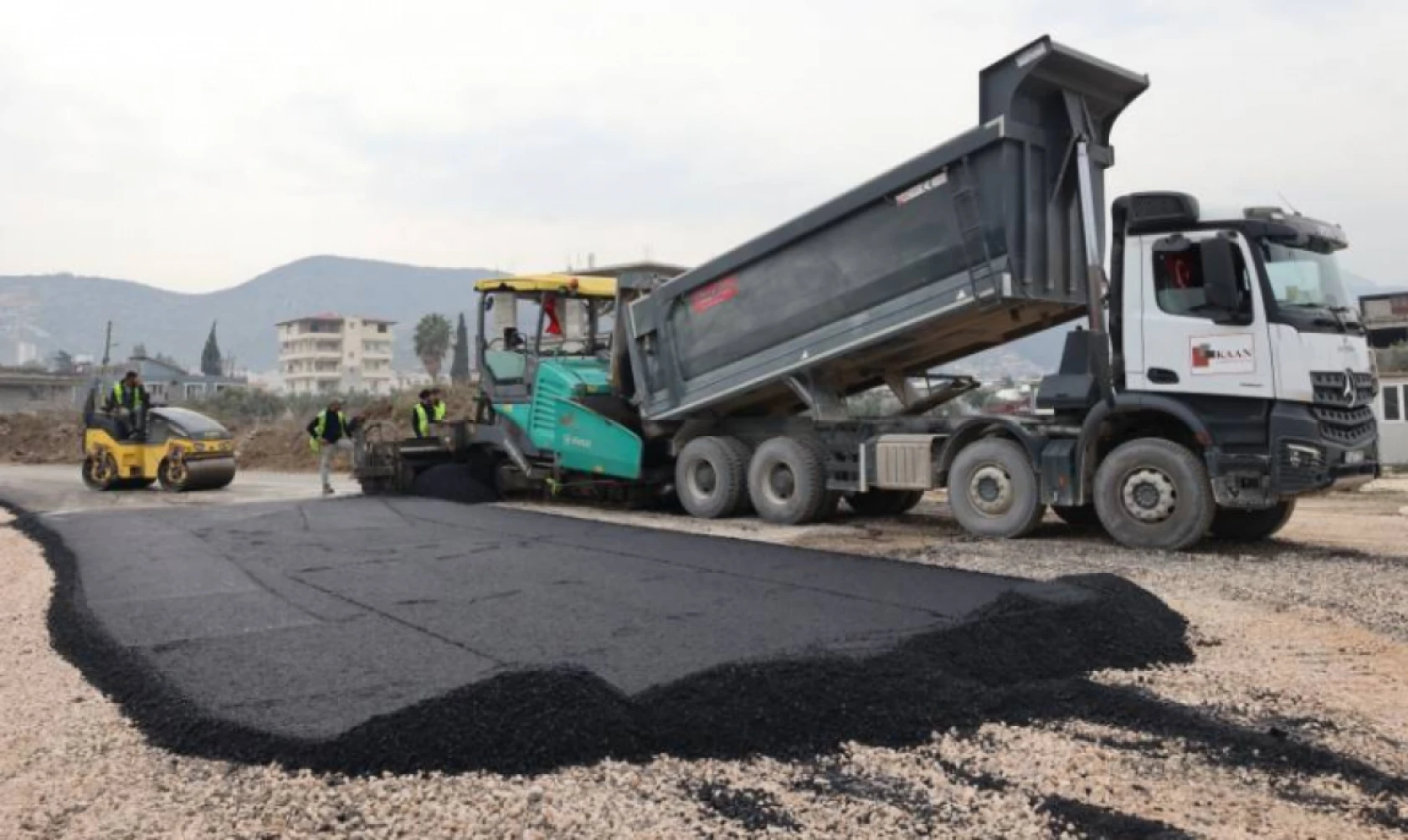 Hatay Maşuklu'da sıkıntılı yolda çalışma başlatıldı!