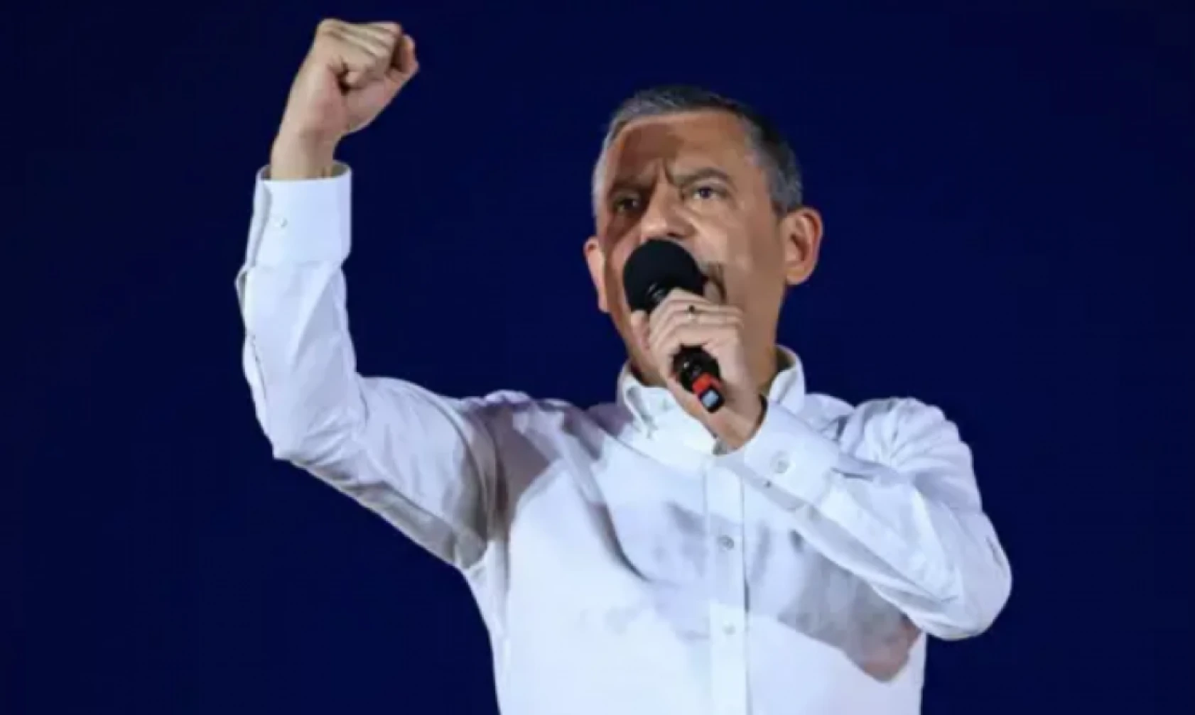 Özgür Özel, kendisine açılan soruşturma hakkında konuştu: 'Tepemin tasını attırma'