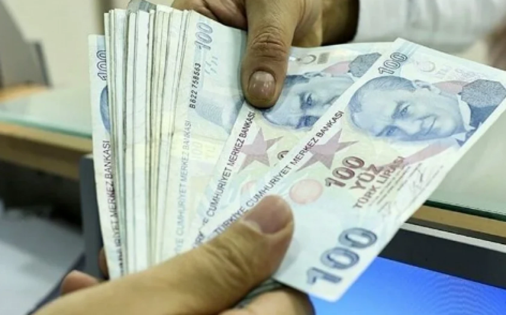 Hataylı Öğrencilere Bayram Öncesi Ulaşım Desteği: 7.600 TL'ye Kadar Geri Ödemesiz Yardım!