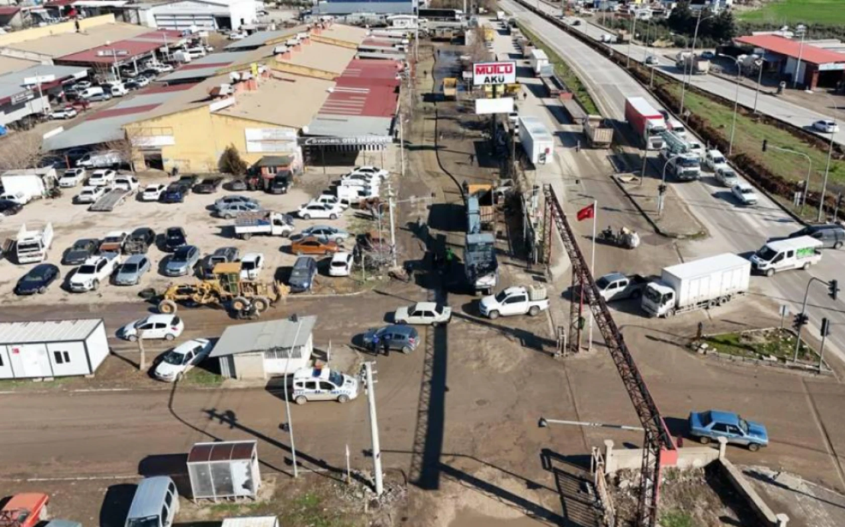 Hatay'da bulunan sanayide yollar sıkıntılıydı: 3 bin 600 metrelik çalışma başladı!