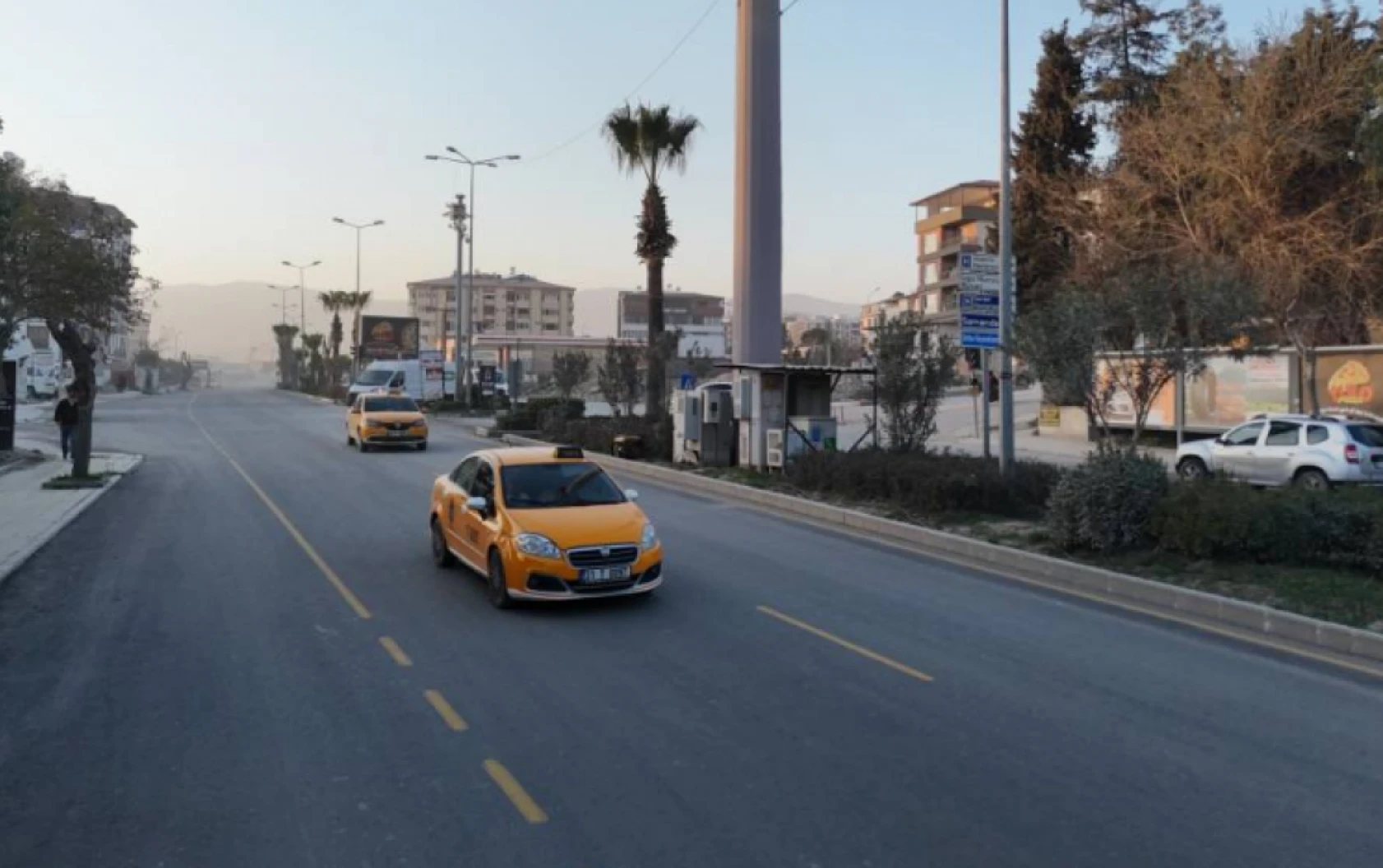 Hatay'da kollar sıvandı: O 2 ilçede yol yapımı hızla devam ediyor!
