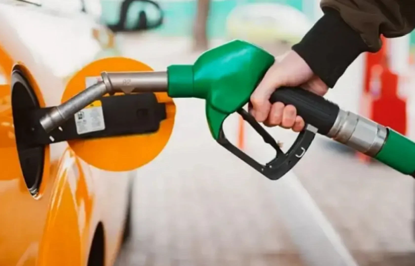 Benzin fiyatına dev zam: O tarihte uygulanacak!