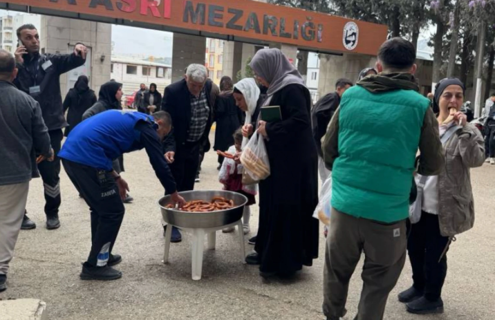 Hatay'daki mezarlıklarda golf araçları hizmet veriyor: O tarihe kadar geçerli!