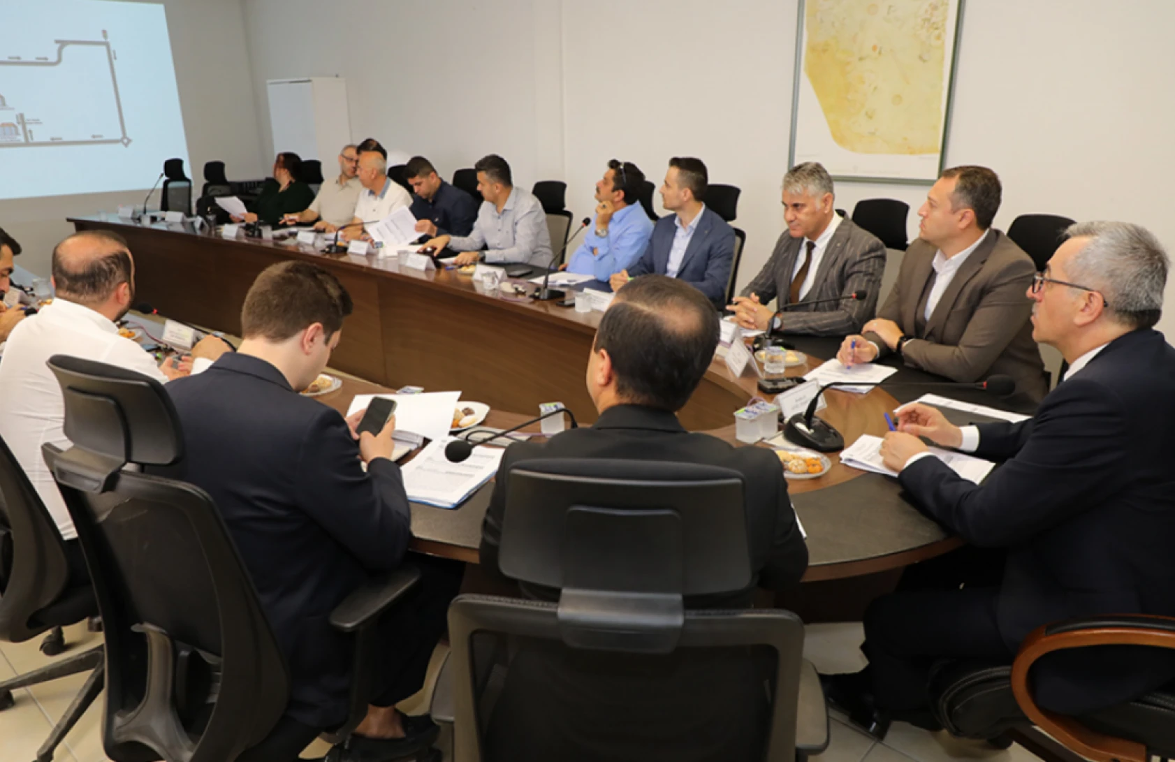 Hatay'da kritik toplantı: Bazı yollar trafiğe kapanacak, toplu taşıma güzergahları değişecek!