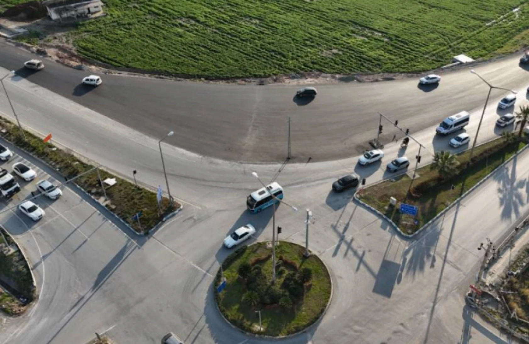 Hatay'da 2 ilçeyi bir birine bağlayan bağlantı yolu trafiğe nefes aldırdı!