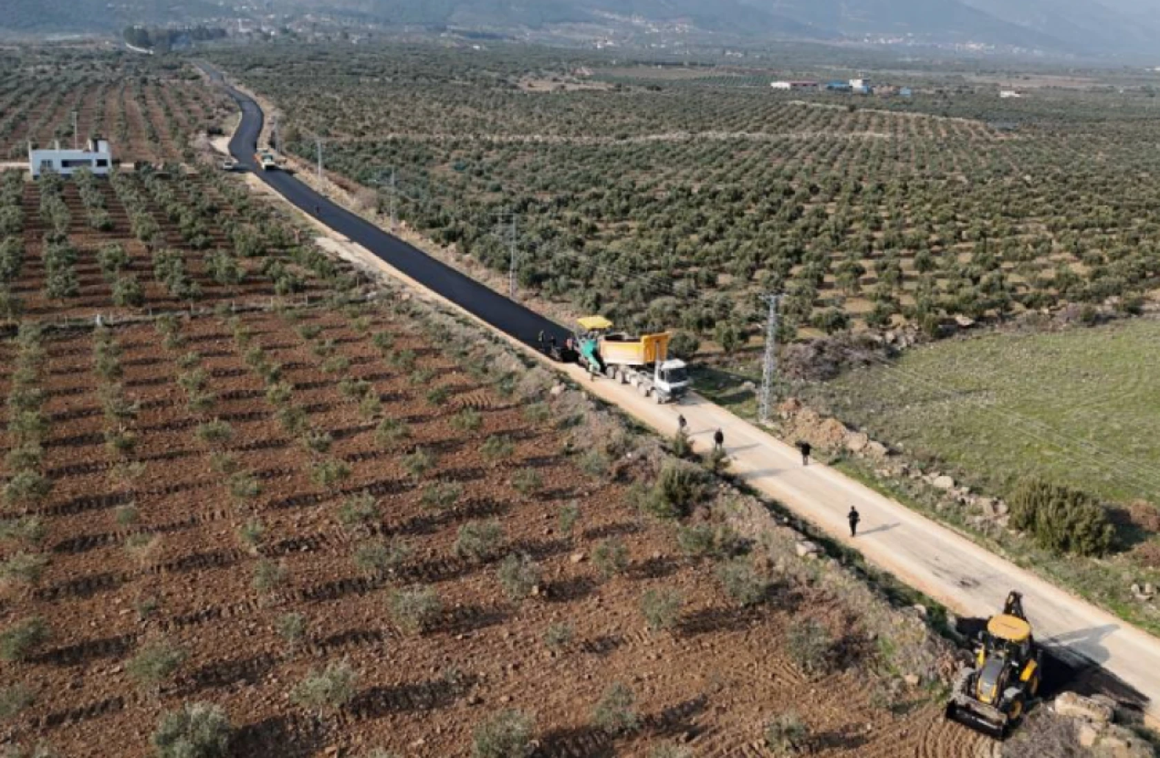 Hatay'daki bir ilçede daha asfaltlama işlemi yapıldı!