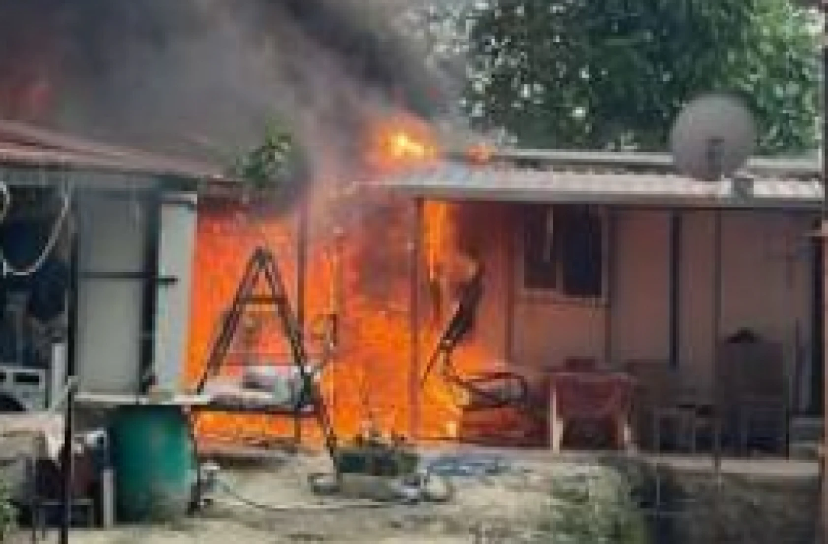 Hatay'da konteyner ve çadırlarda yangın paniği: Gökyüzü dumanlar kapladı!