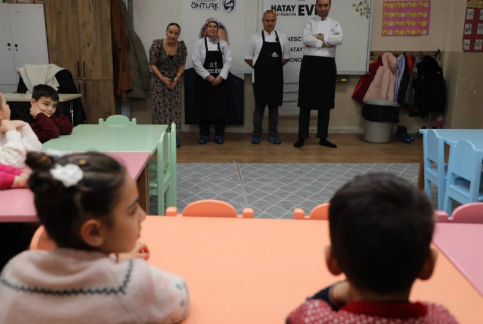 Hatay'ın mutfağını dünyaya tanıtan şef, çocuklara meslek sırrını anlattı!