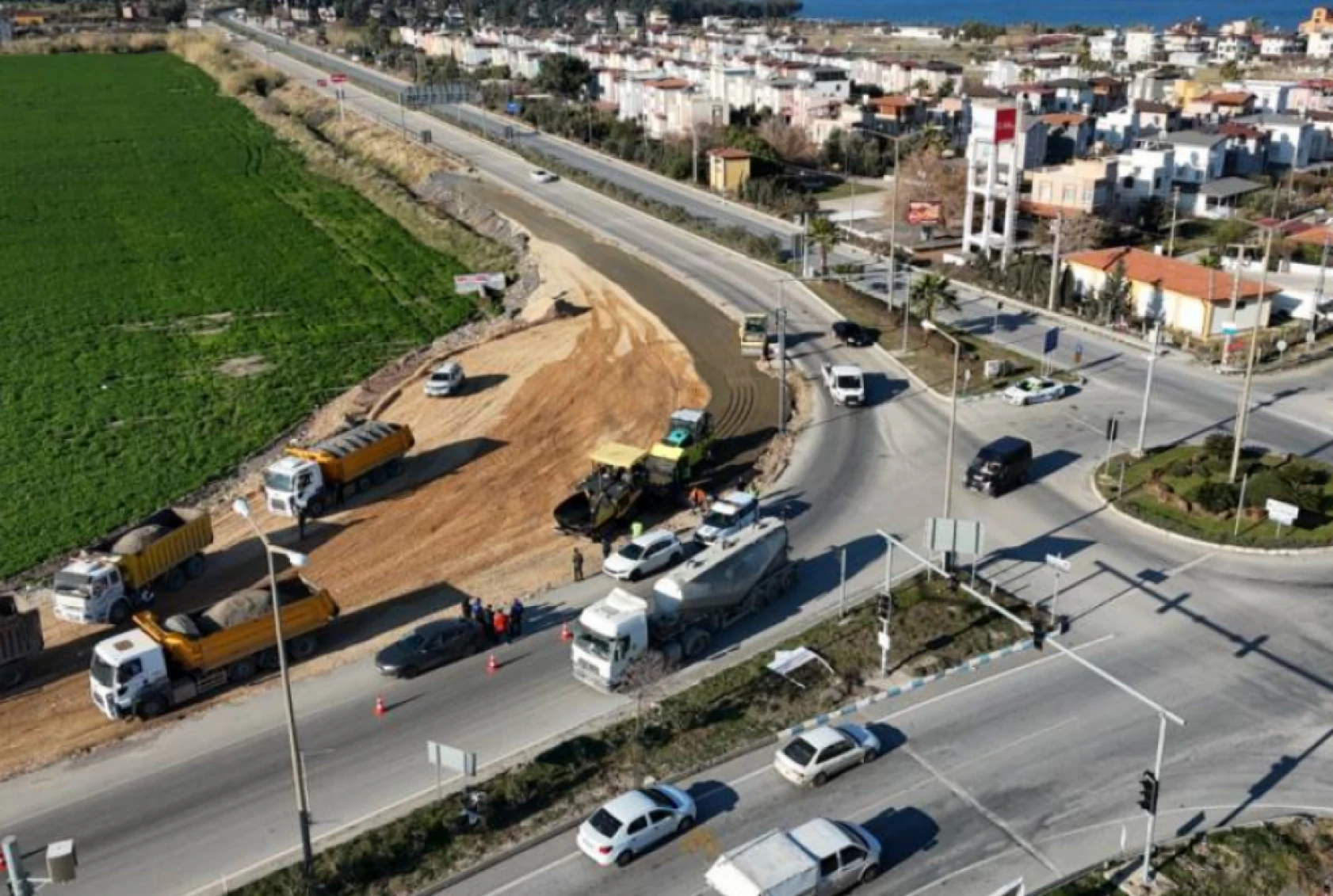 Hatay'da 2 ilçeyi bir birine bağlayan bağlantı yolu trafiğe nefes aldırdı!
