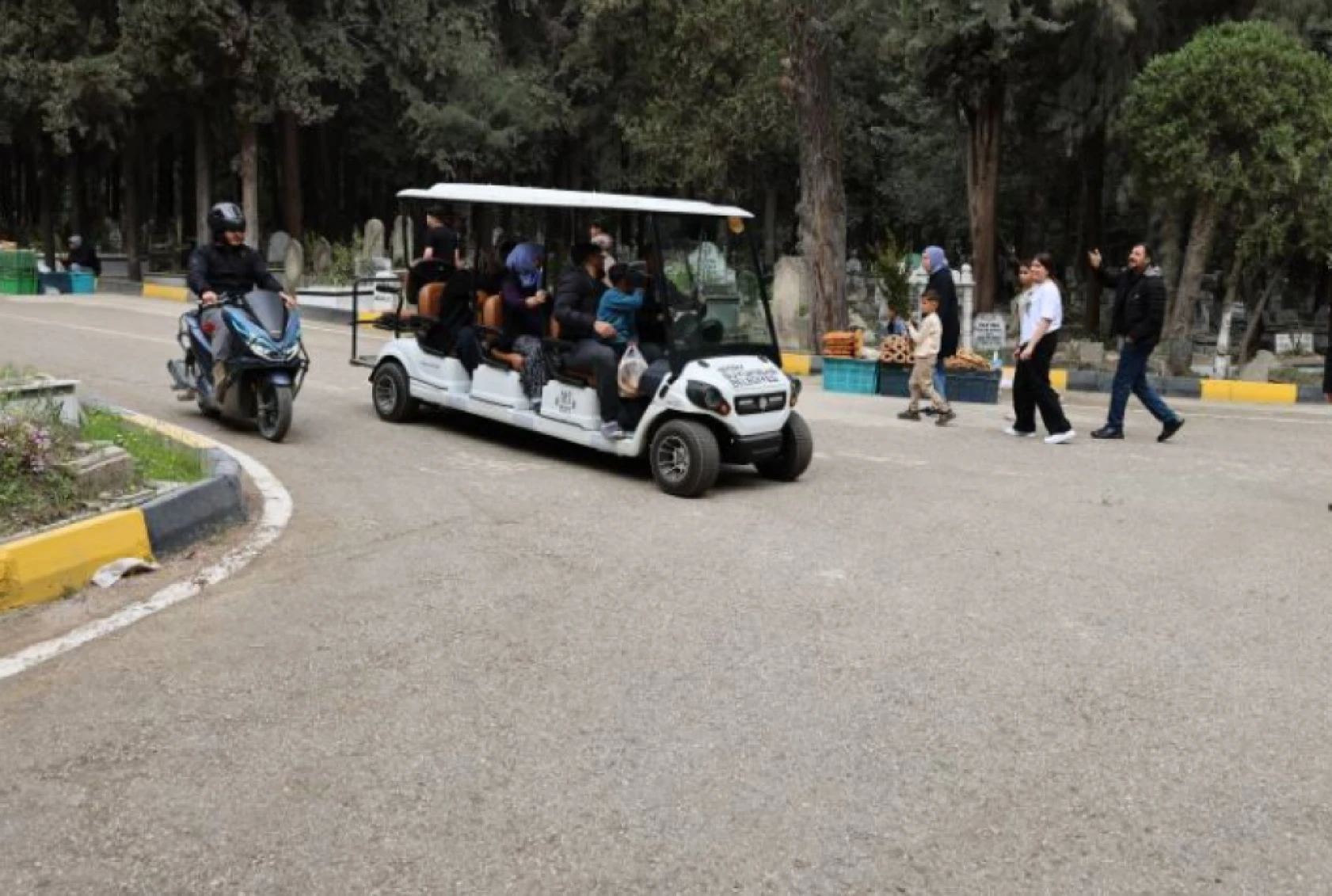 Hatay'daki mezarlıklarda golf araçları hizmet veriyor: O tarihe kadar geçerli!