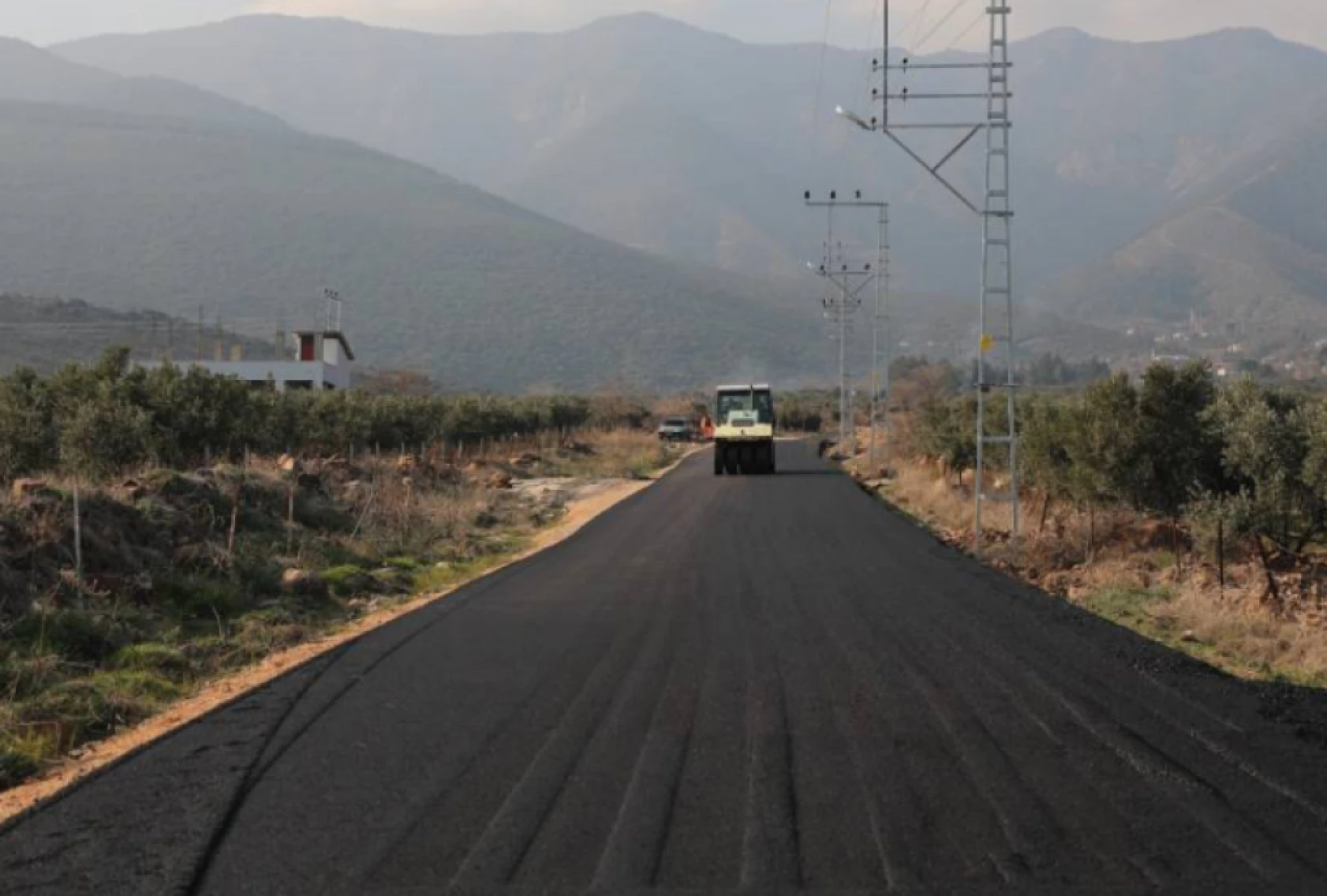 Hatay'daki bir ilçede daha asfaltlama işlemi yapıldı!