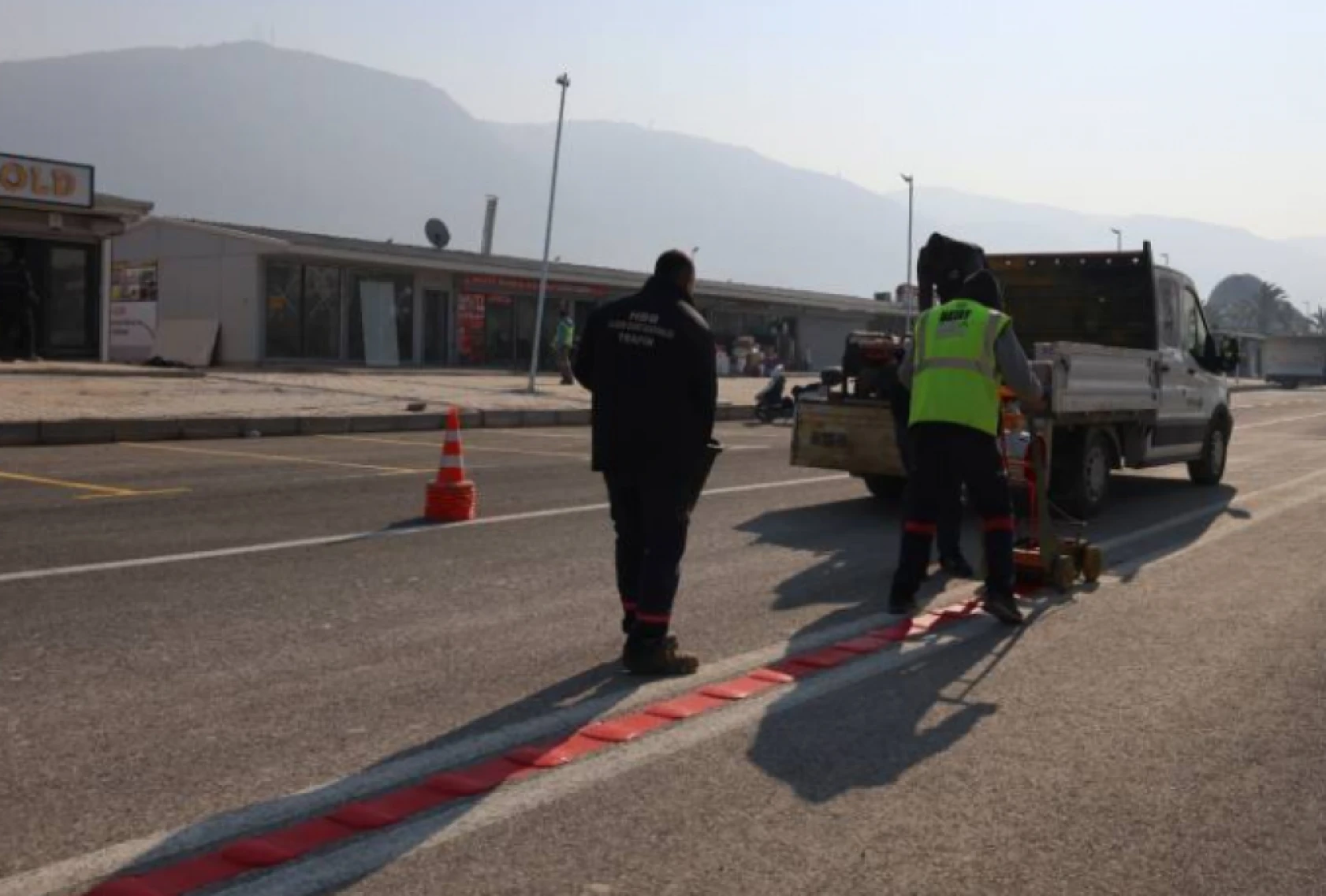 Hatay'da yol bakım çalışmaları devam ediyor: O yollar da tamam!