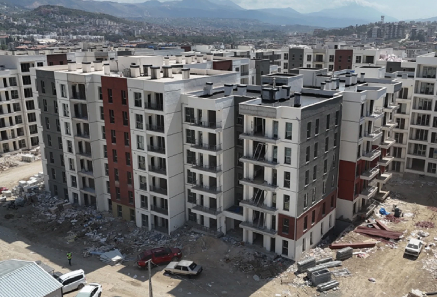 Hatay'da yapımı devam eden TOKİ konutlarında son durum ne?