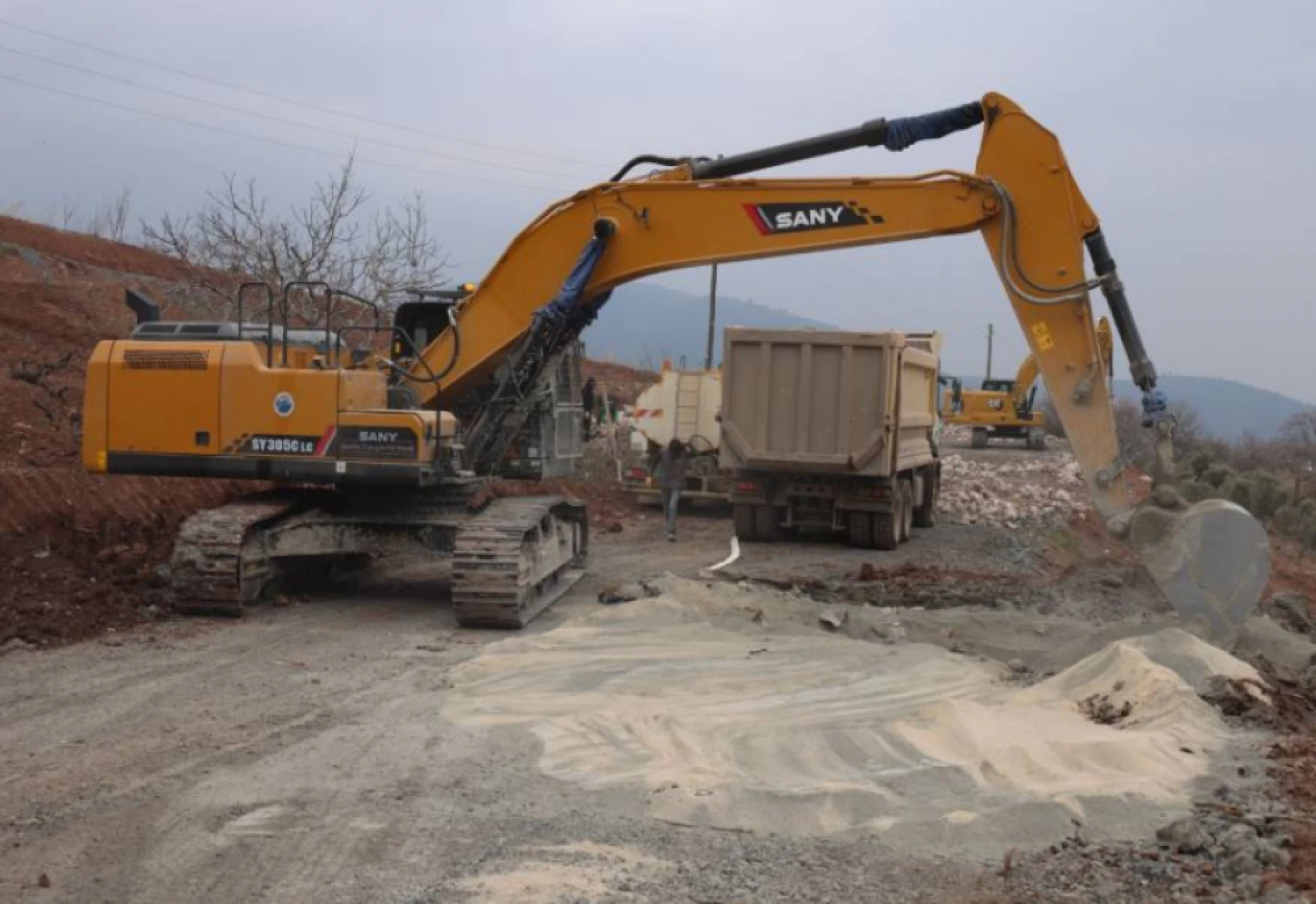 Hatay'da 3 ilçeyi birbirine bağlayacak yolda çalışmalar hızlandı!