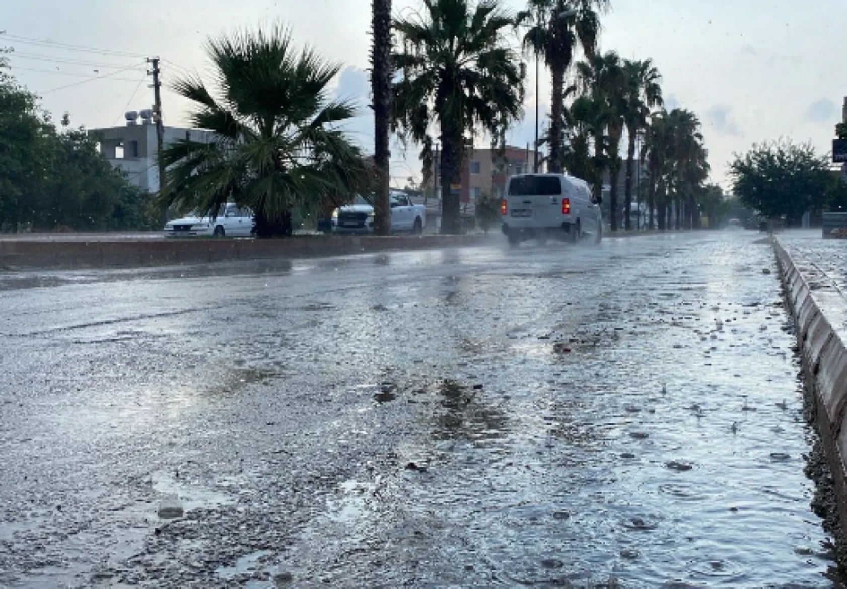 Hatay'a uyarı verildi: 3 gün üst üste sağanak var!