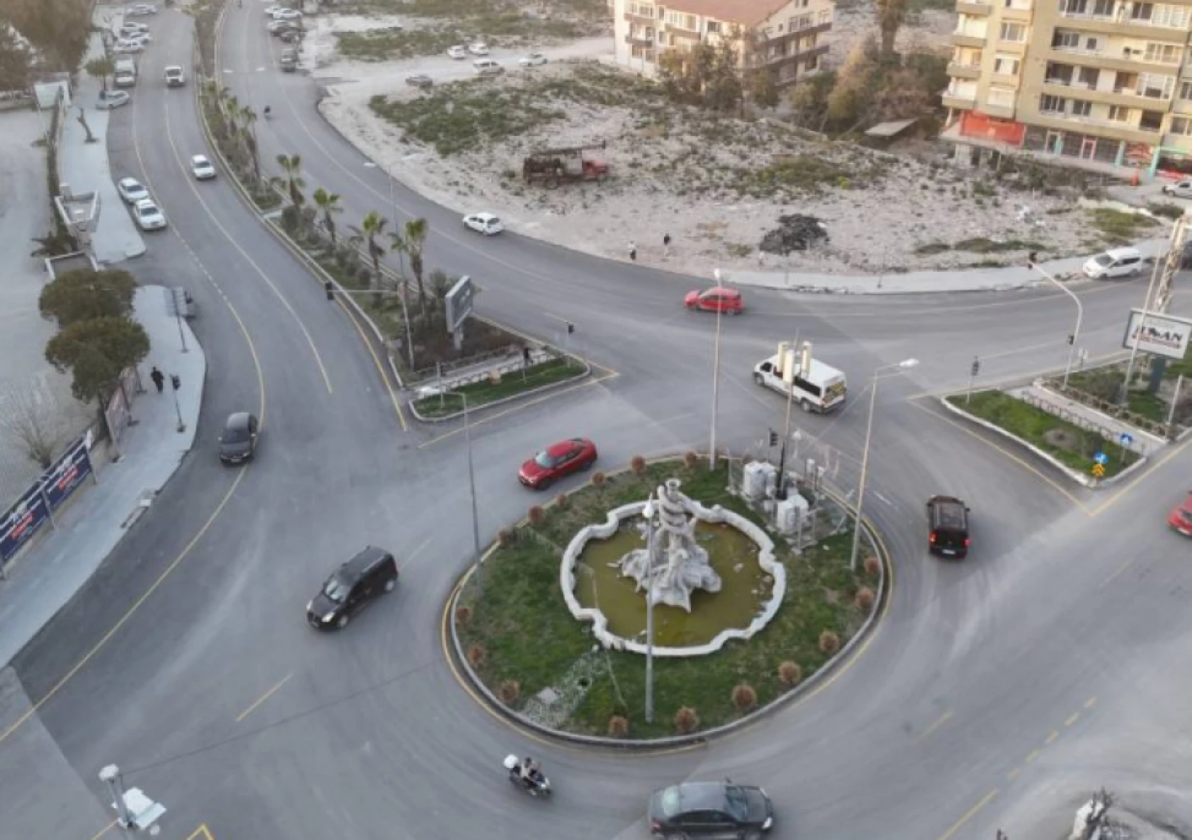 Hatay'da kollar sıvandı: O 2 ilçede yol yapımı hızla devam ediyor!