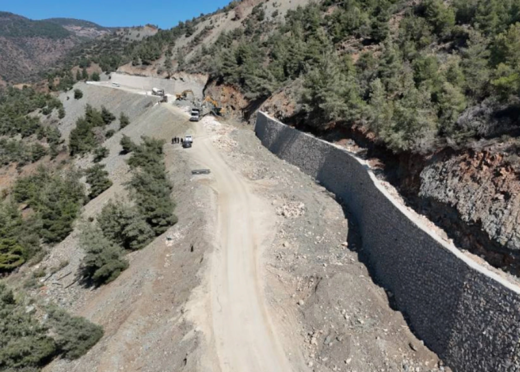 Hatay'da 3 ilçe için hayati öneme sahip olan yolda çalışmalar devam ediyor!