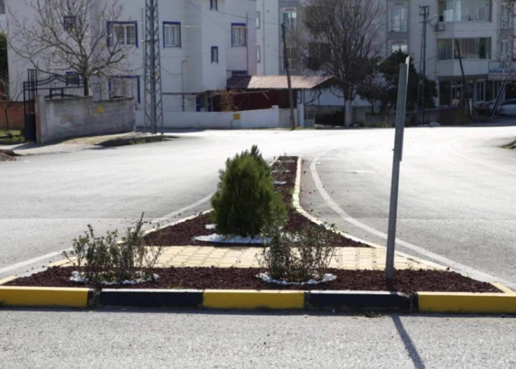 Hatay'ın 2 ilçesinde yol kavşaklarında yenilme çalışması yapıldı!