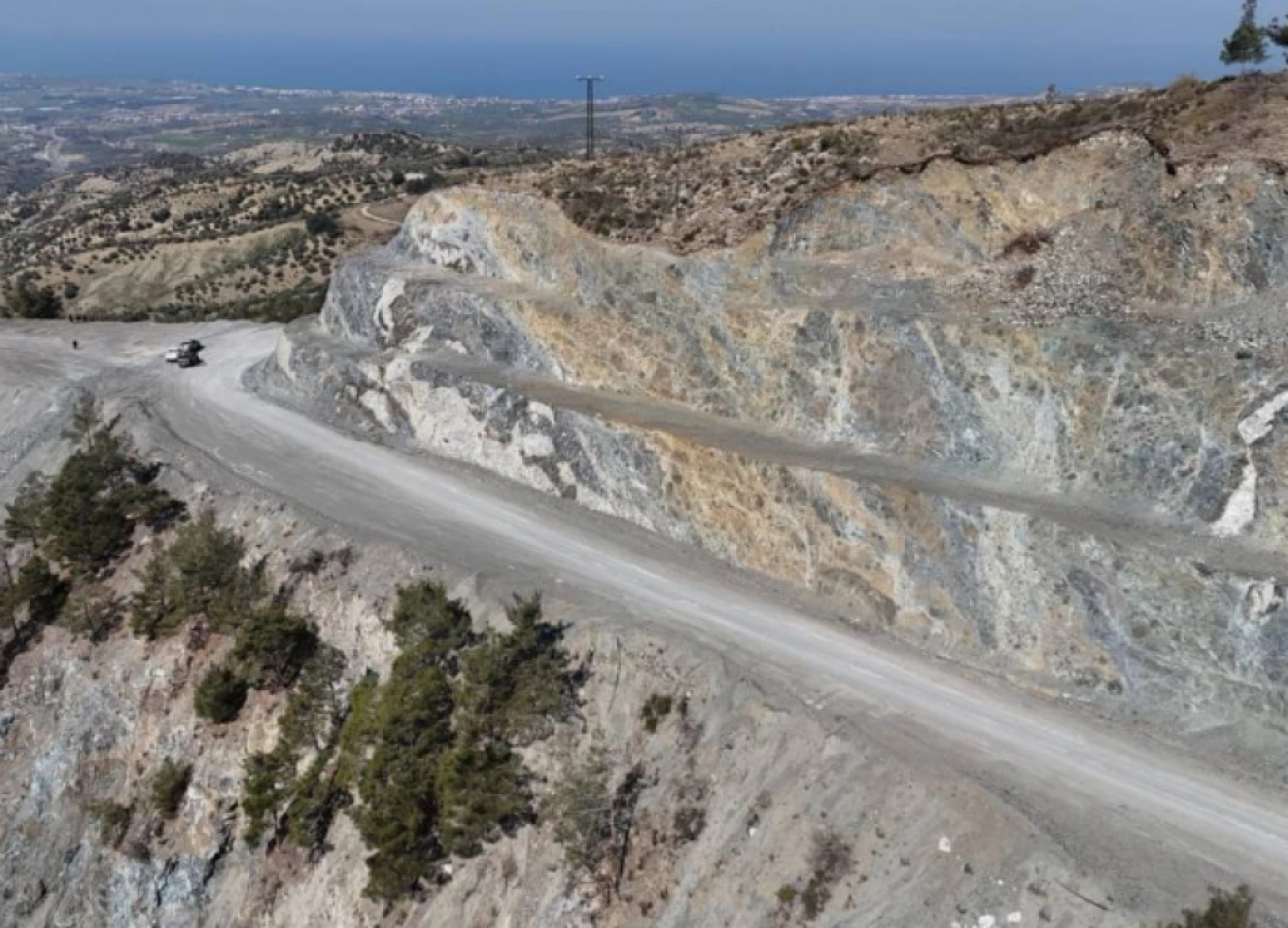Hatay'da 3 ilçe için hayati öneme sahip olan yolda çalışmalar devam ediyor!
