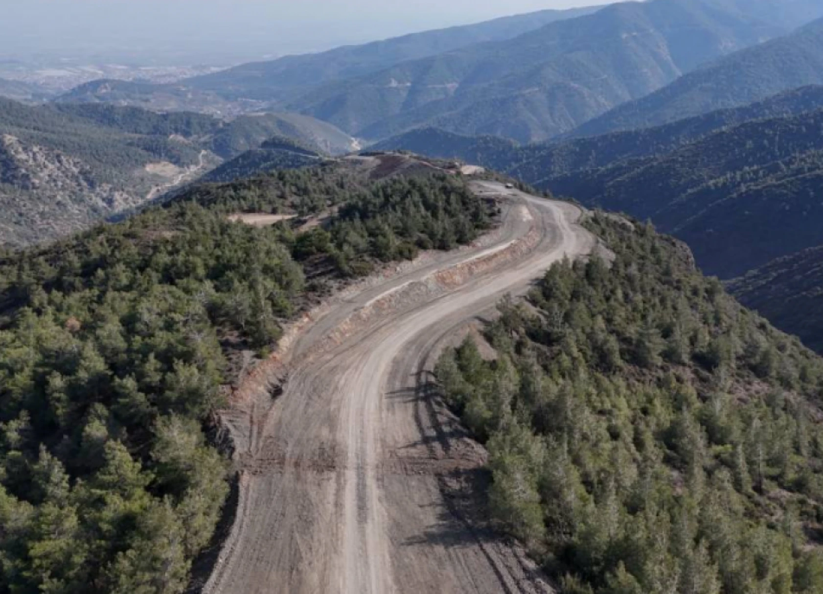 Hatay'da 3 ilçe için hayati öneme sahip olan yolda çalışmalar devam ediyor!