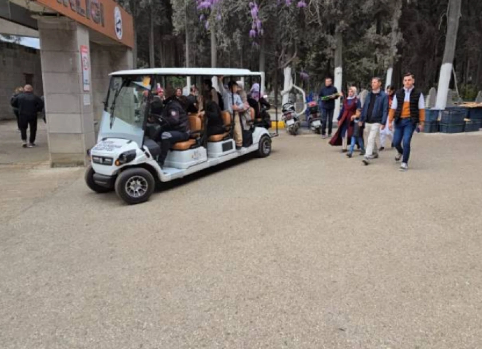 Hatay'daki mezarlıklarda golf araçları hizmet veriyor: O tarihe kadar geçerli!