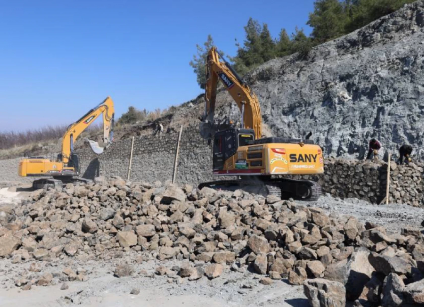 Hatay'da 3 ilçe için hayati öneme sahip olan yolda çalışmalar devam ediyor!