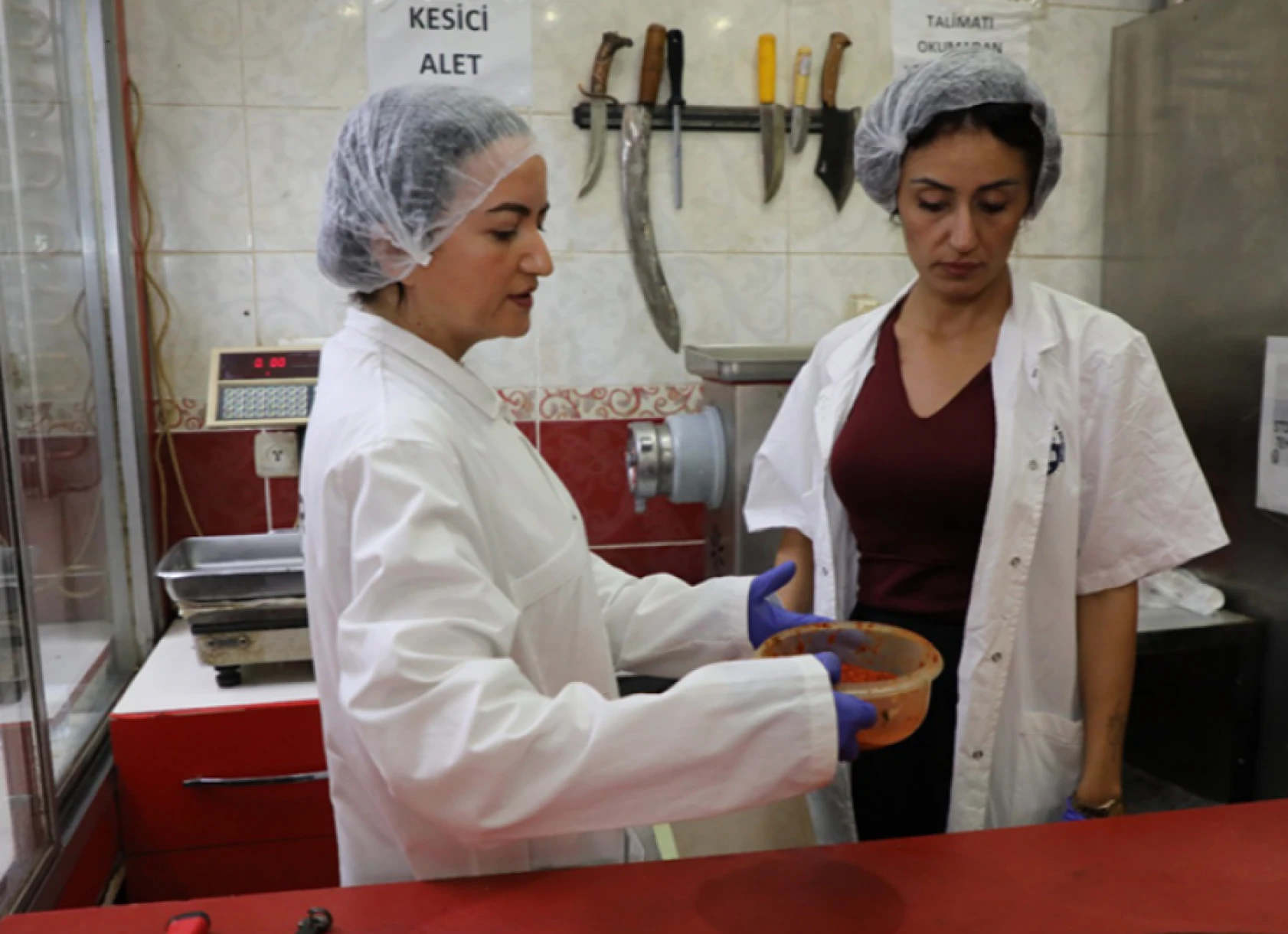 Hatay'da ekipler sağlık için sahada: Kimsenin gözünün yaşına bakılmayacak!