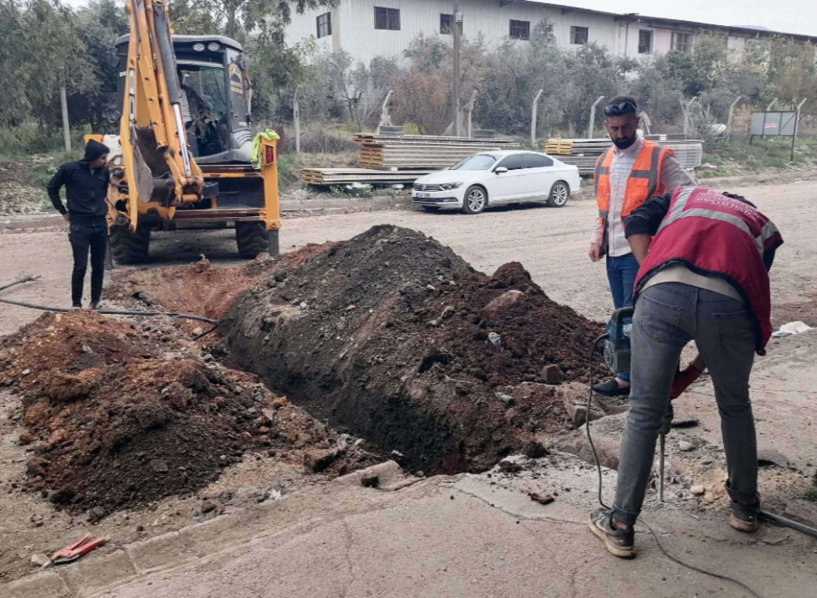 Hatay'daki o ilçenin sanayi sitesinde çalışmalar aralıksız devam ediyor!