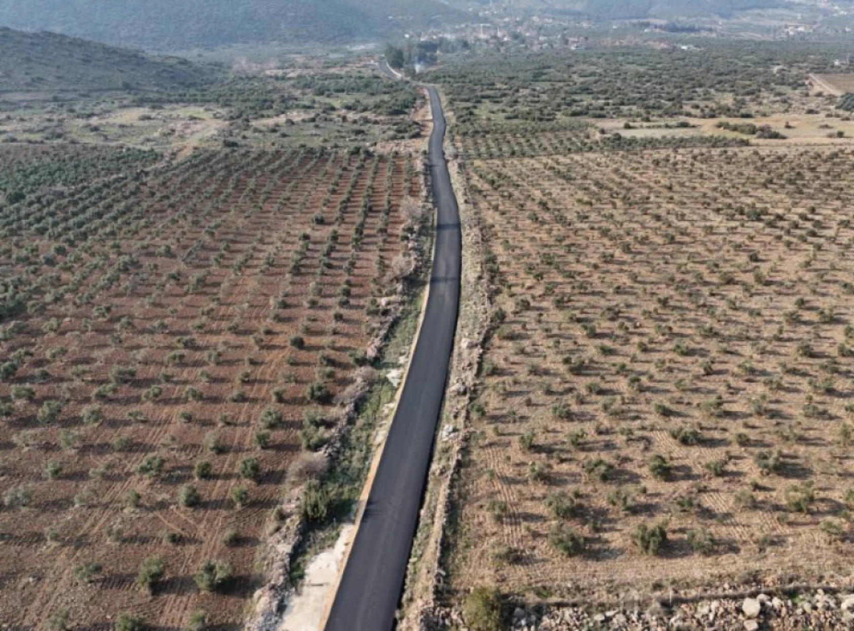 Hatay'daki bir ilçede daha asfaltlama işlemi yapıldı!