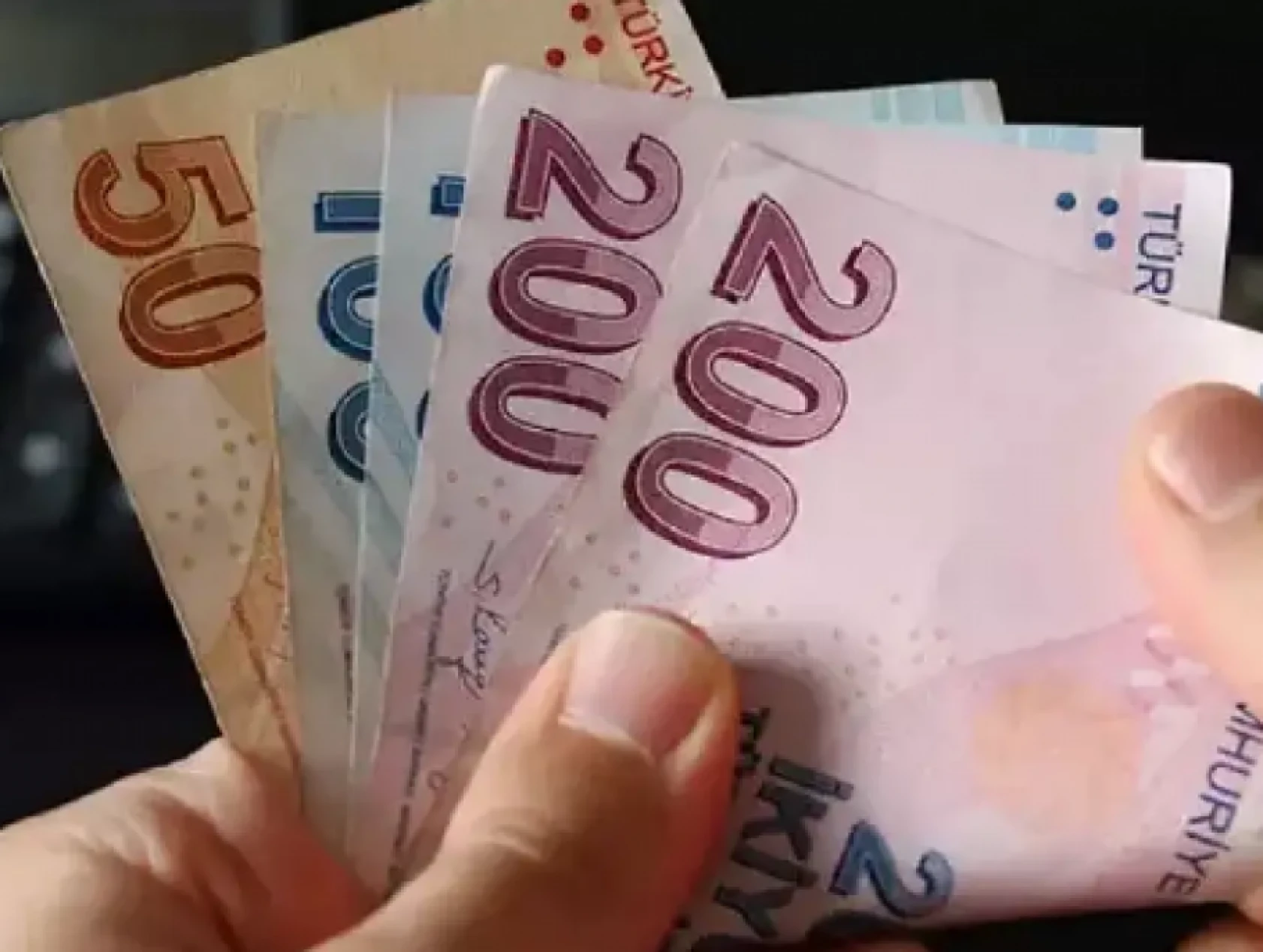 Hataylı Öğrencilere Bayram Öncesi Ulaşım Desteği: 7.600 TL'ye Kadar Geri Ödemesiz Yardım!