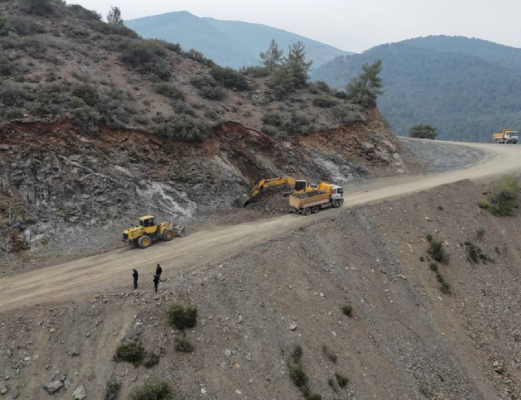 Hatay'da 3 ilçeyi birbirine bağlayacak yolda çalışmalar hızlandı!