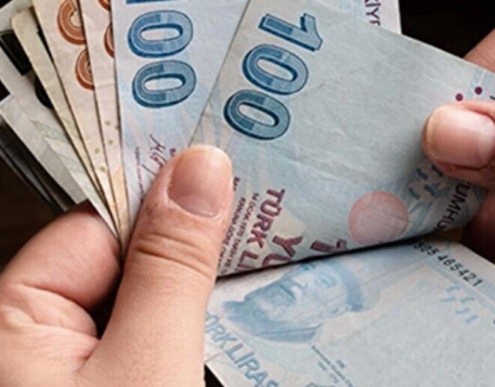 Hataylı Öğrencilere Bayram Öncesi Ulaşım Desteği: 7.600 TL'ye Kadar Geri Ödemesiz Yardım!