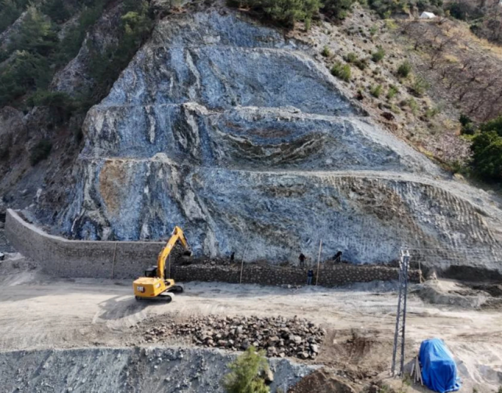 Hatay'da 3 ilçe için hayati öneme sahip olan yolda çalışmalar devam ediyor!