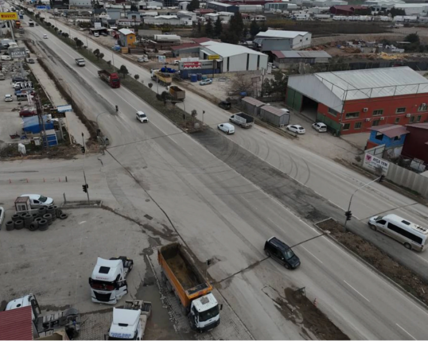 Hatay'da trafik yoğunluğunun fazla olduğu caddede çalışma başladı!
