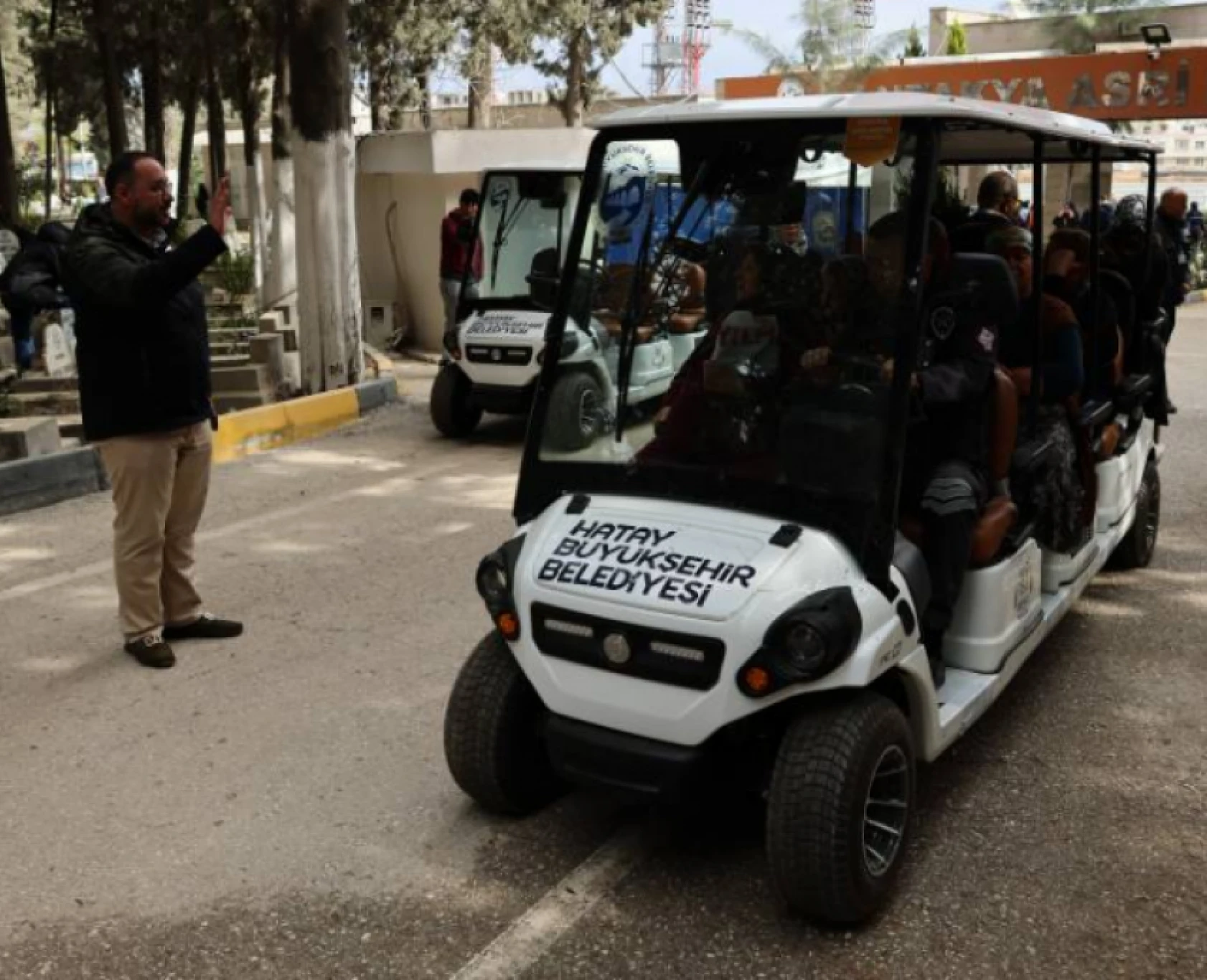 Hatay'daki mezarlıklarda golf araçları hizmet veriyor: O tarihe kadar geçerli!