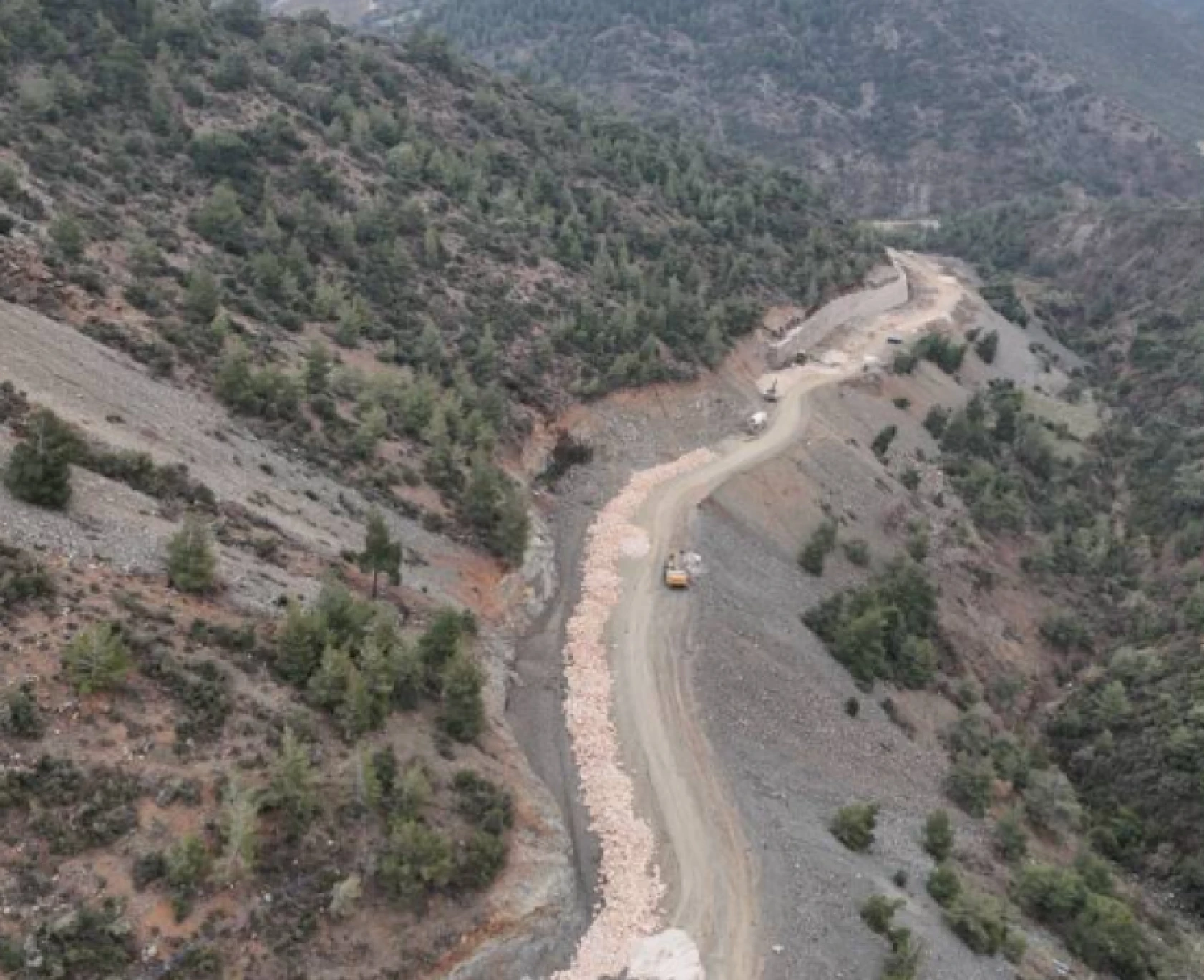 Hatay'da 3 ilçeyi birbirine bağlayacak yolda çalışmalar hızlandı!