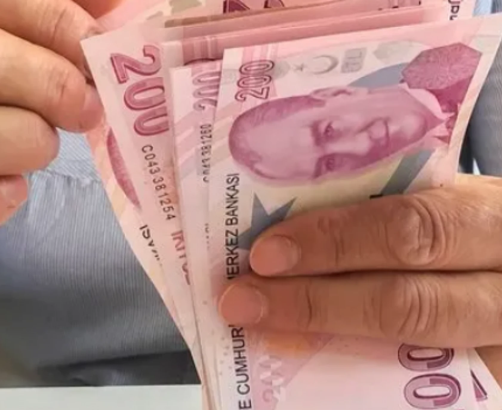 Hataylı Öğrencilere Bayram Öncesi Ulaşım Desteği: 7.600 TL'ye Kadar Geri Ödemesiz Yardım!