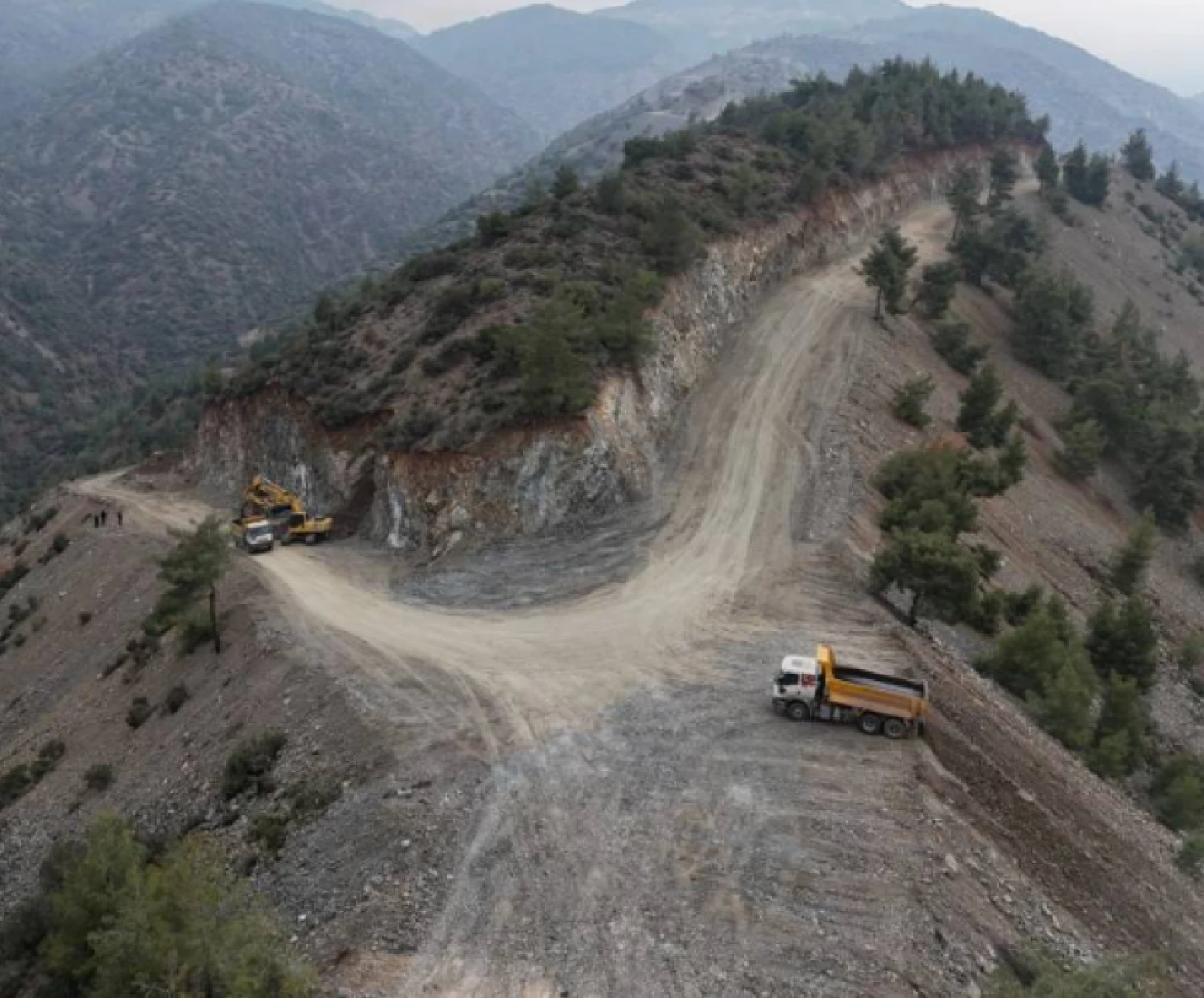 Hatay'da 3 ilçeyi birbirine bağlayacak yolda çalışmalar hızlandı!