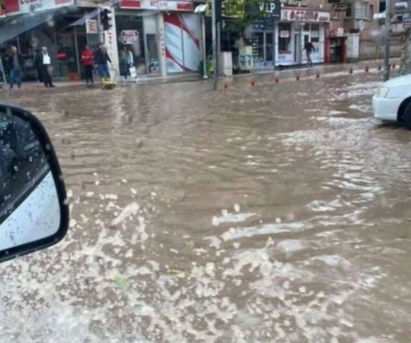 Hatay'a Meteoroloji'den sağanak yağış uyarısı: Peki, bayram gününde hava nasıl olacak?