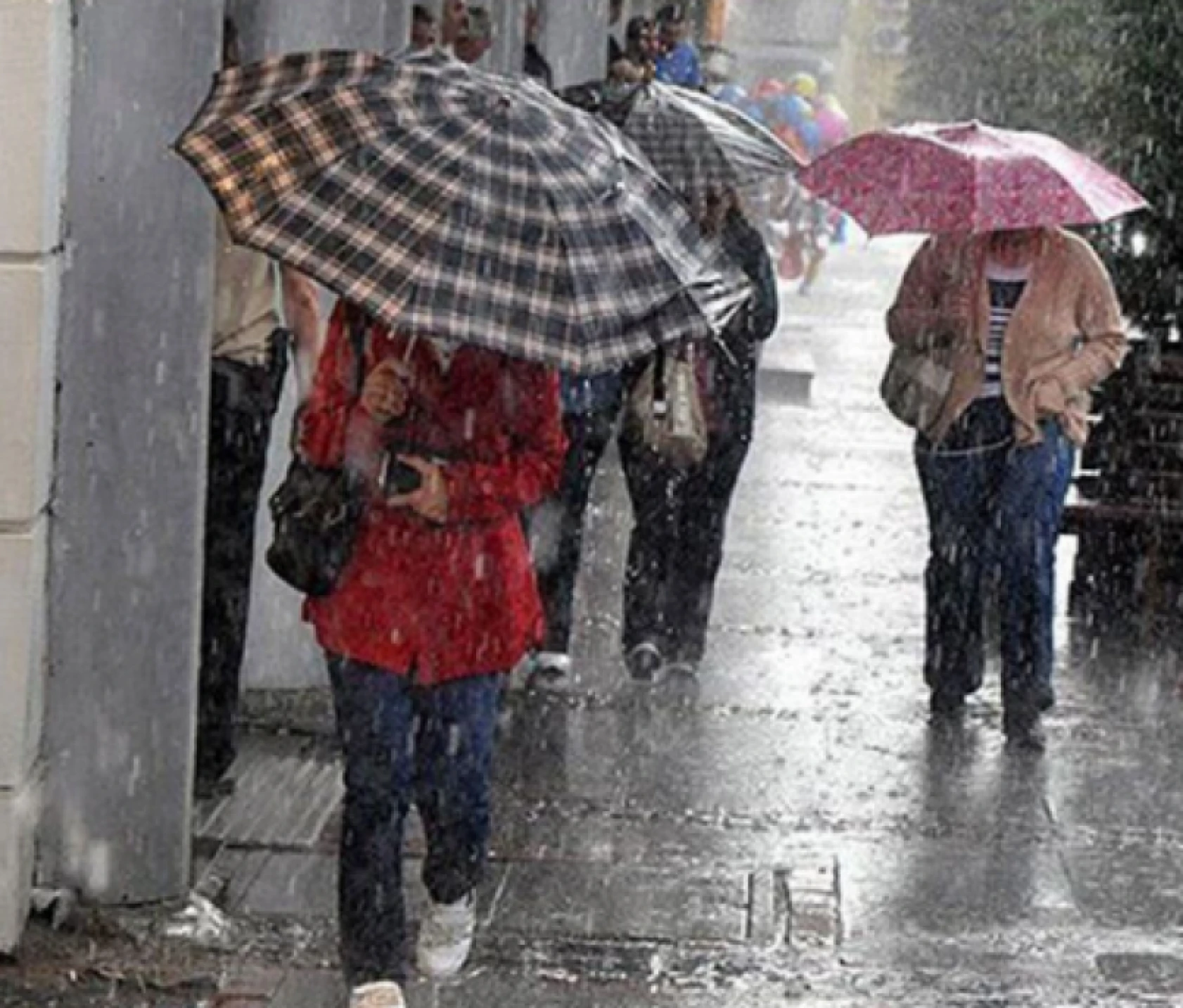 Hatay'da sağanak yağışlar etkili olacak: O 3 gün şemsiyeleri unutmayın!