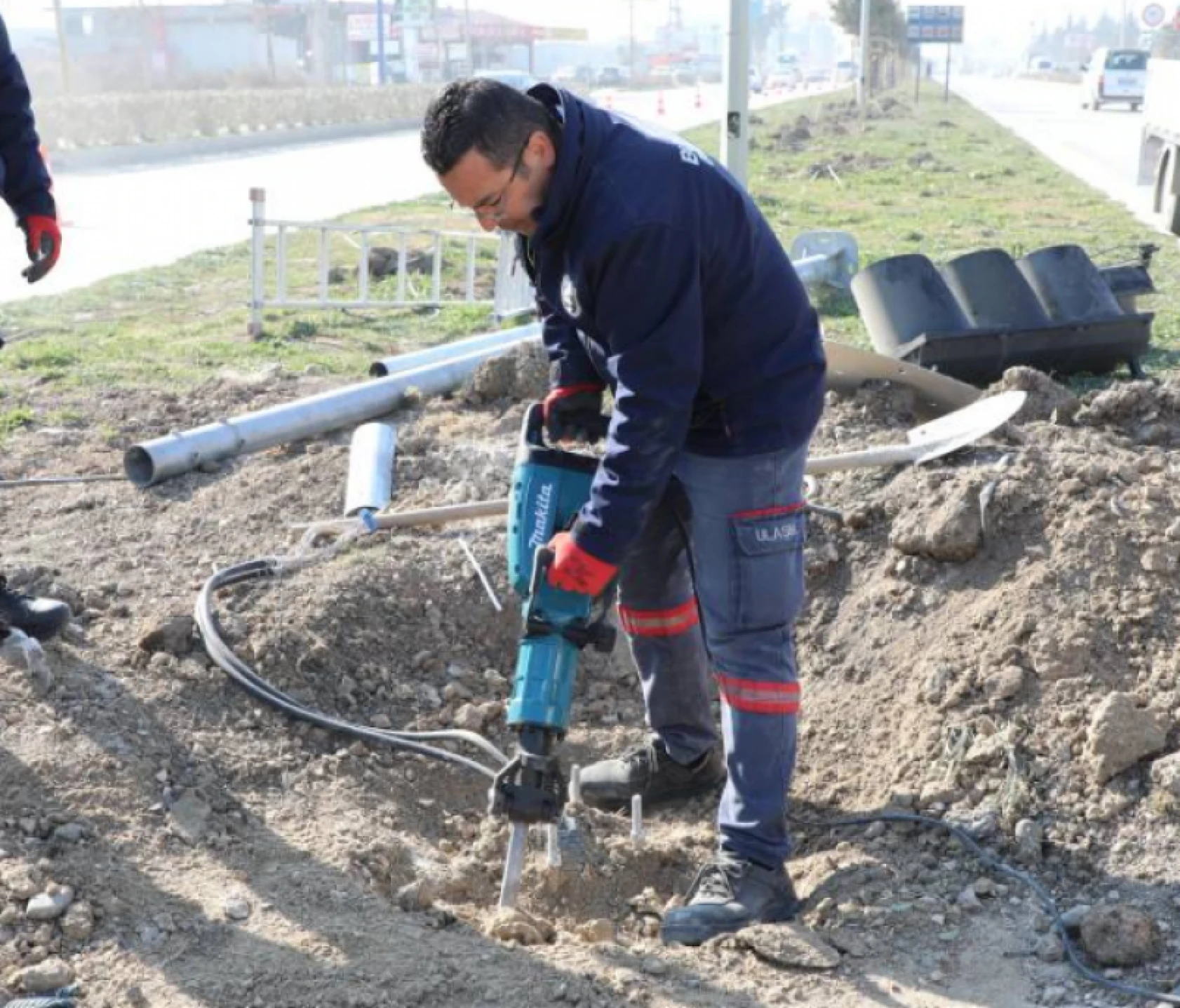 Hatay'da trafik yoğunluğunun fazla olduğu caddede çalışma başladı!