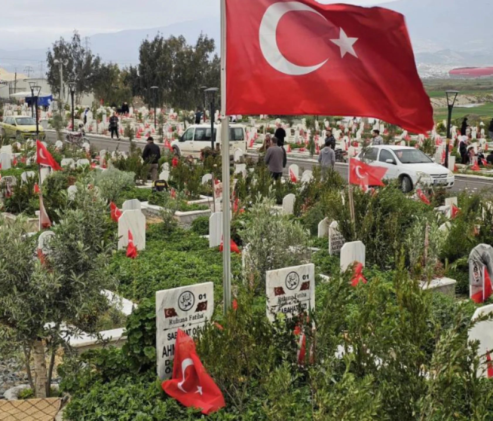 Hatay'daki mezarlıklarda golf araçları hizmet veriyor: O tarihe kadar geçerli!
