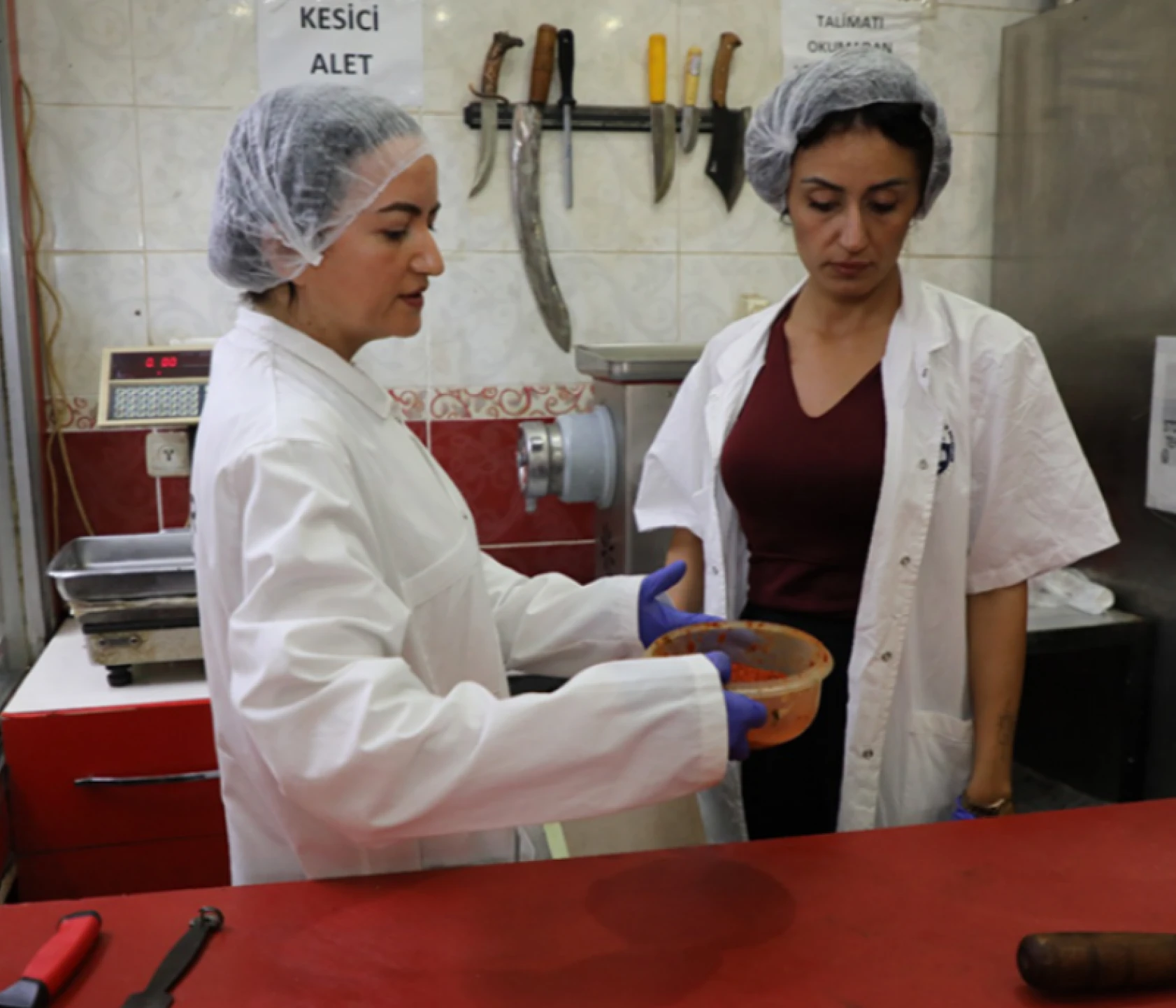 Hatay'da ekipler sağlık için sahada: Kimsenin gözünün yaşına bakılmayacak!