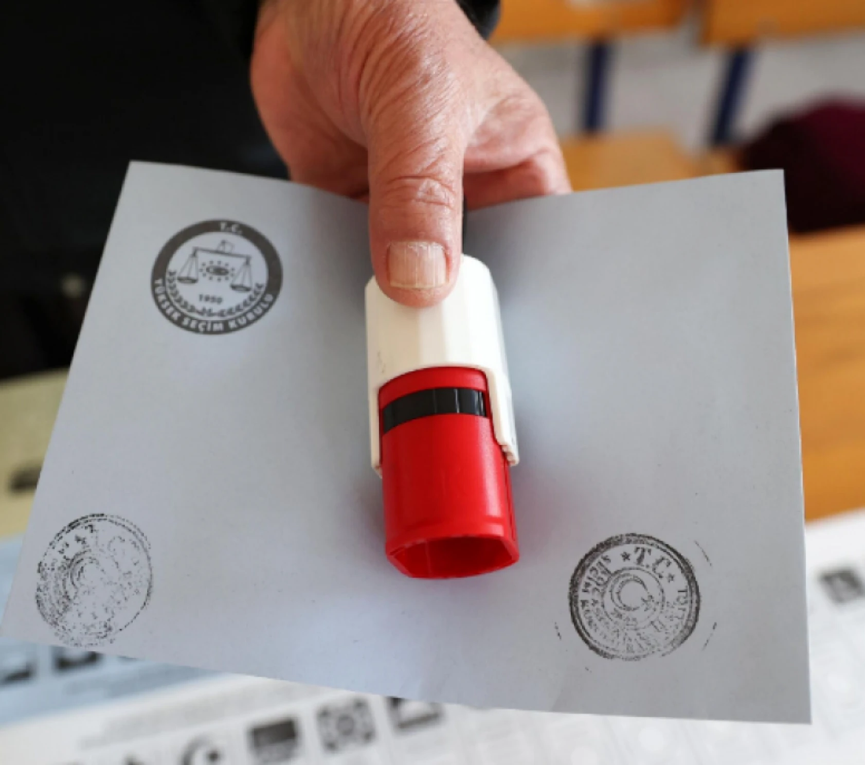 Hataylılar seçime gitti: Oy kullanma işleminin ardından sayım yapılacak!